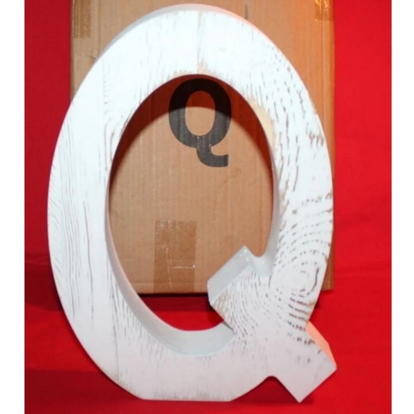 Large Distressed White Wall Desk Letter Q - Picture 11 of 15